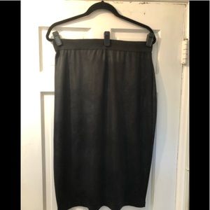 😍Bobeau Faux Leather Print Black Stretch Midi Skirt